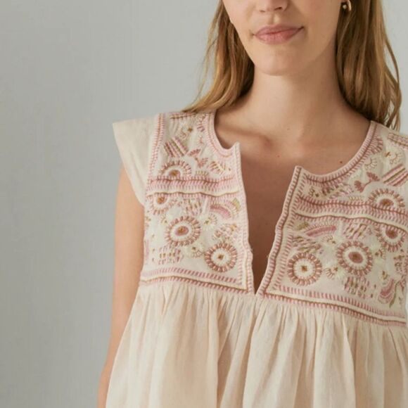 Lucky Brand Embroidered Flutter Sleeve Top medium - Picture 3 of 9